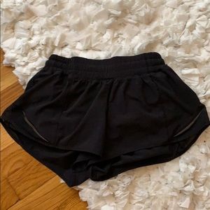 Lululemon Hotty Hot Short 2.5’ Size 6